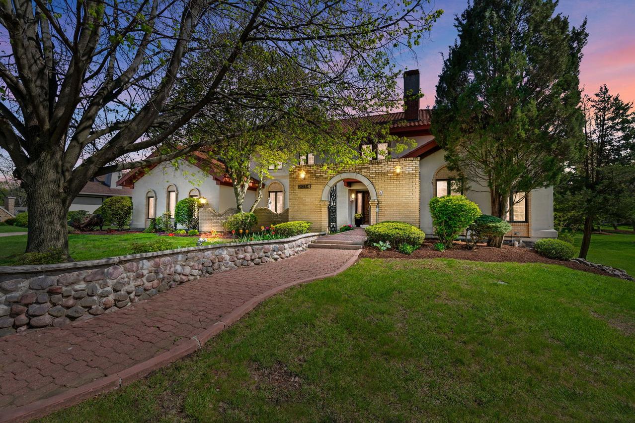 2014 Midwest Club Pkwy., Oak Brook, IL 60523