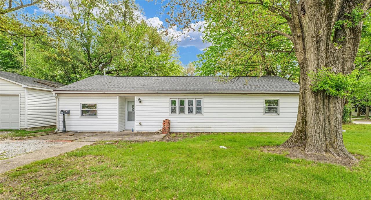 902 N Lincoln Ave., Urbana, IL 61801