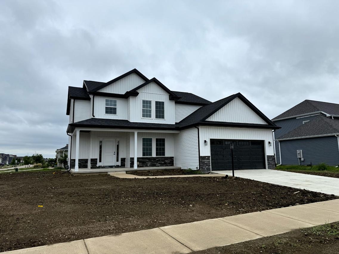 302 Sutton Dr., Savoy, IL 61874