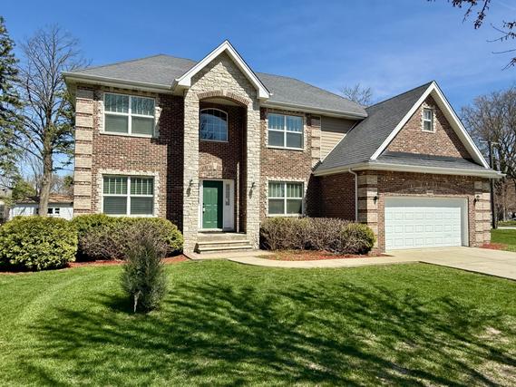 344 E Goebel Dr., Lombard, IL 60148