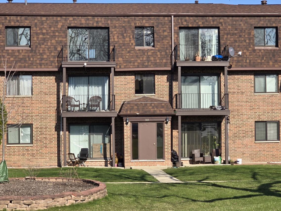 501 Mchenry Rd. #3B, Wheeling, IL 60090
