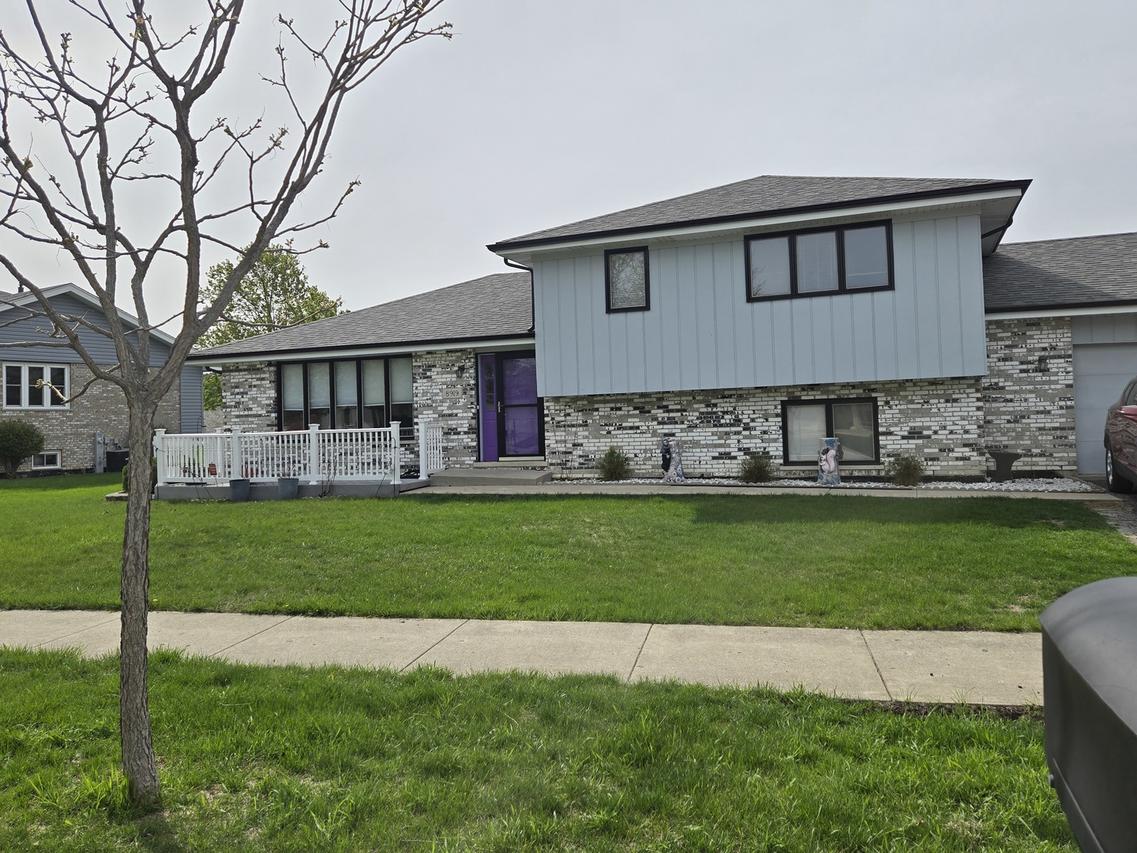 8919 Meadowview Dr., Orland Hills, IL 60487
