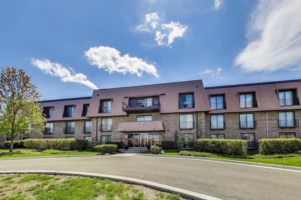3950 Dundee Rd. #210, Northbrook, IL 60062
