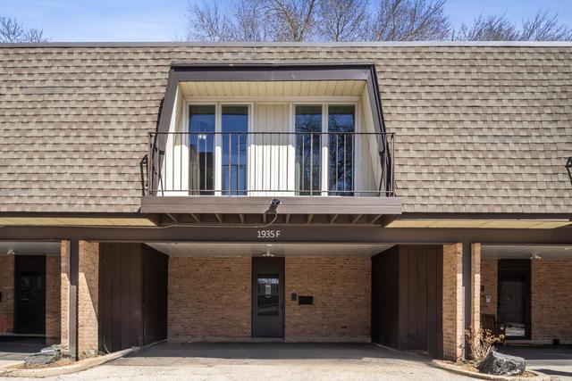 1935 Tanglewood Dr. #F, Glenview, IL 60025