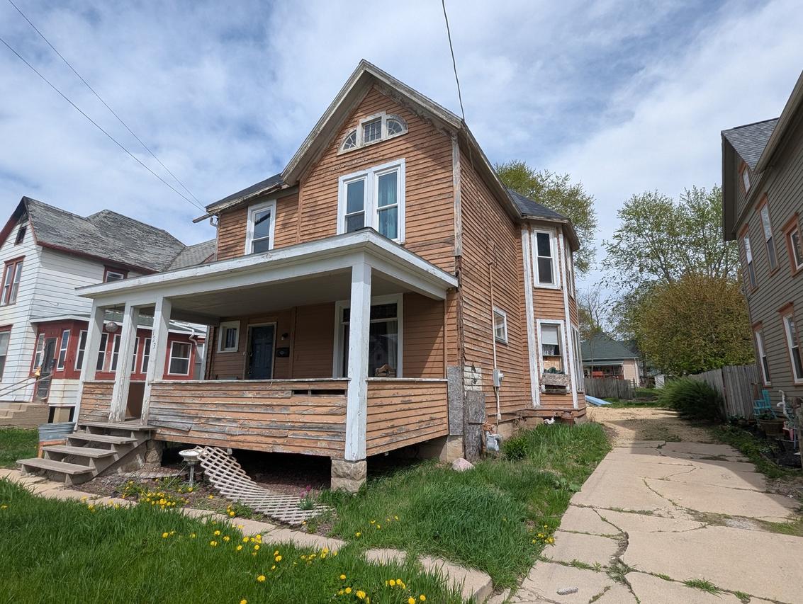 1123 S Carroll Ave., Freeport, IL 61032