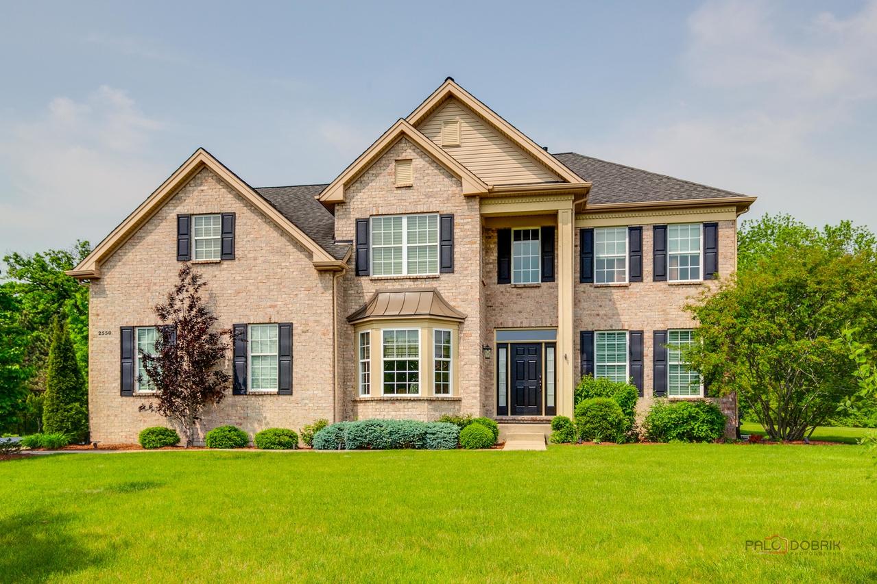 2550 Bayswater Cir., Gurnee, IL 60031