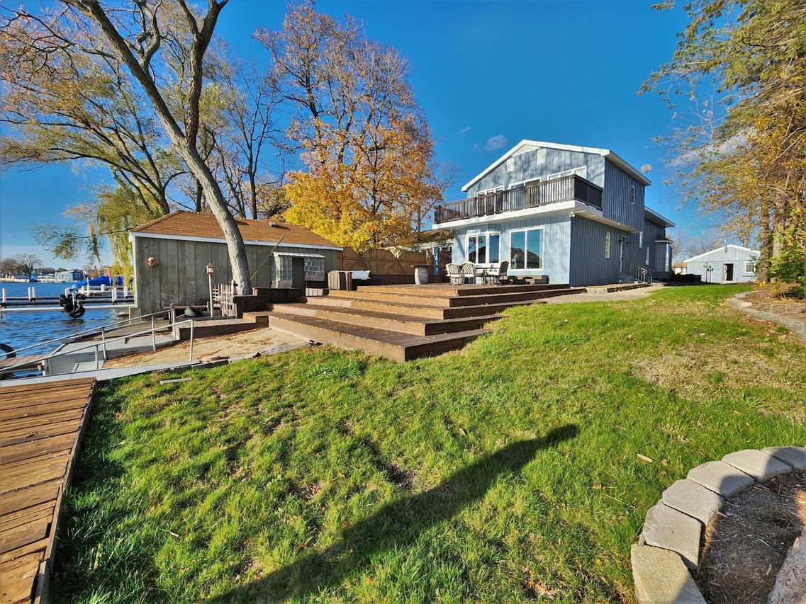 1015 N River Rd., McHenry, IL 60051