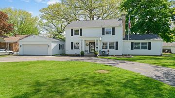 1008 Mary Ave., Dixon, IL 61021