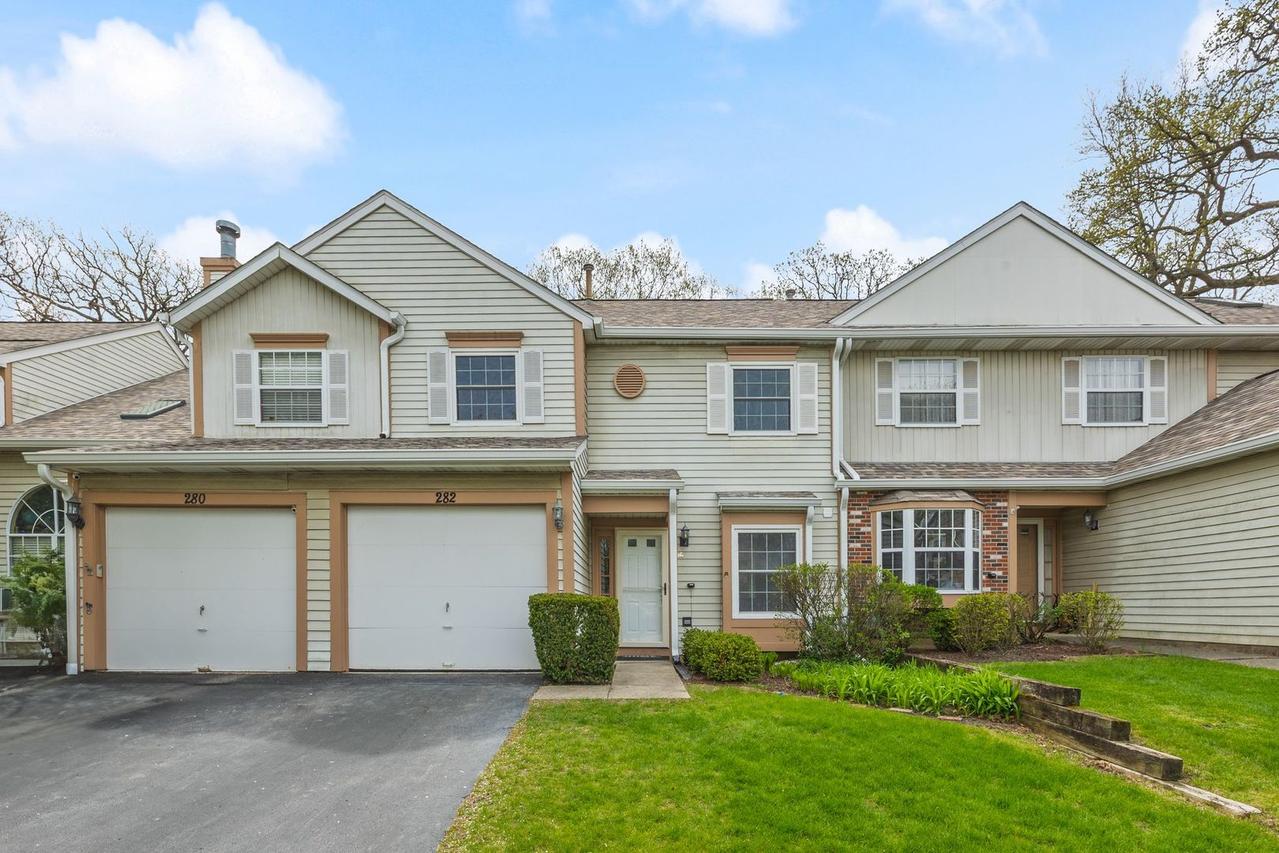 282 Ascot Ln., Streamwood, IL 60107