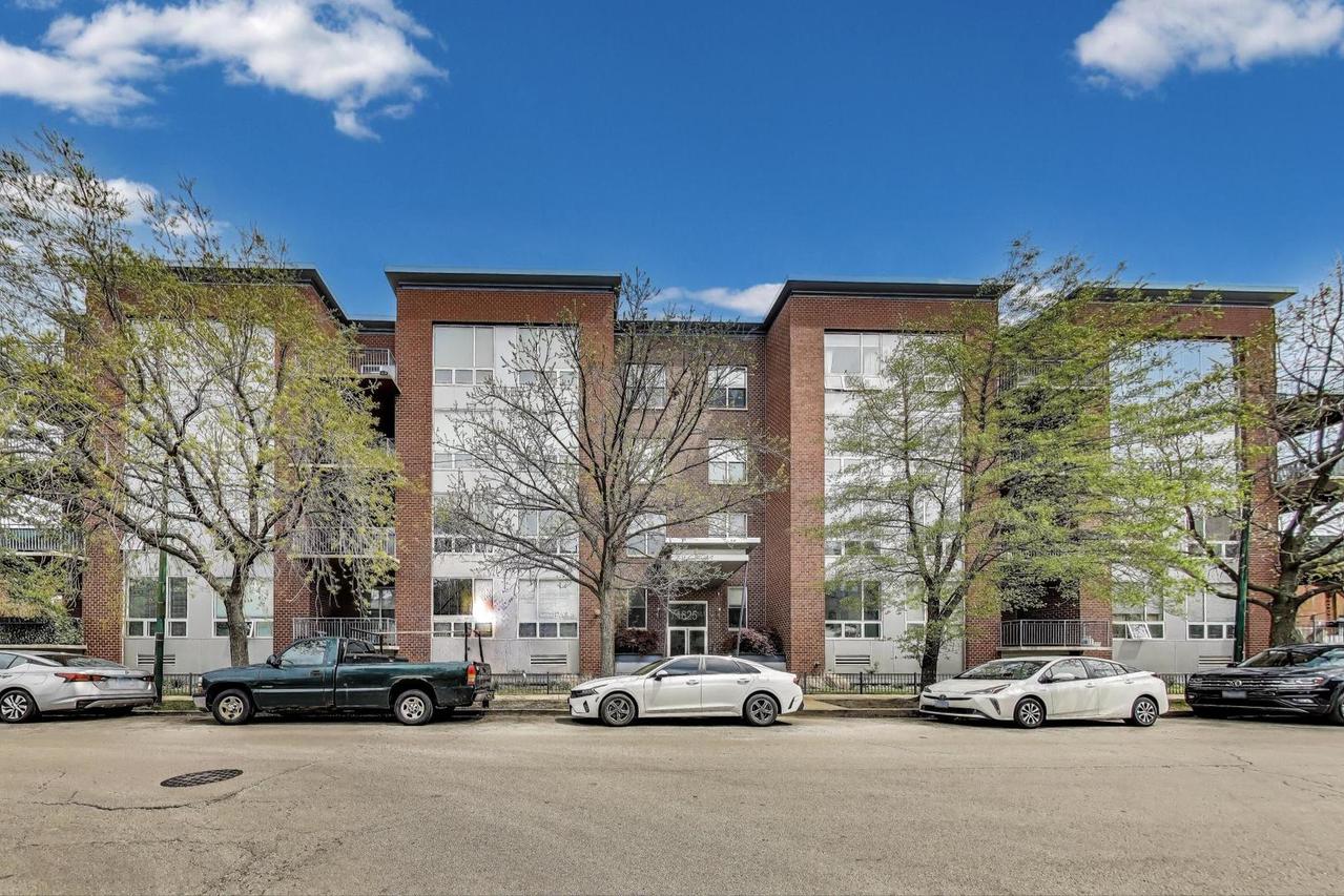 1825 N Winnebago Ave. #404, Chicago, IL 60647