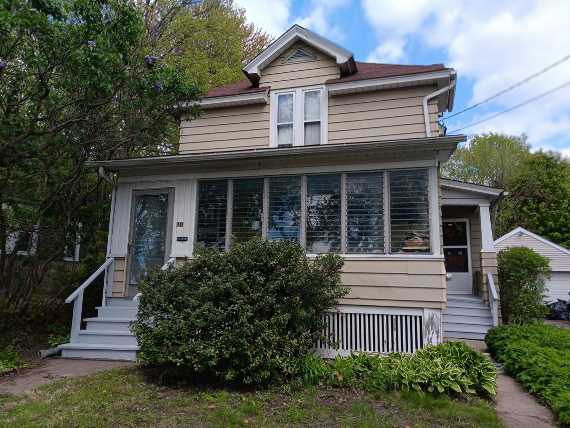 10 N Washington St., Carpentersville, IL 60110