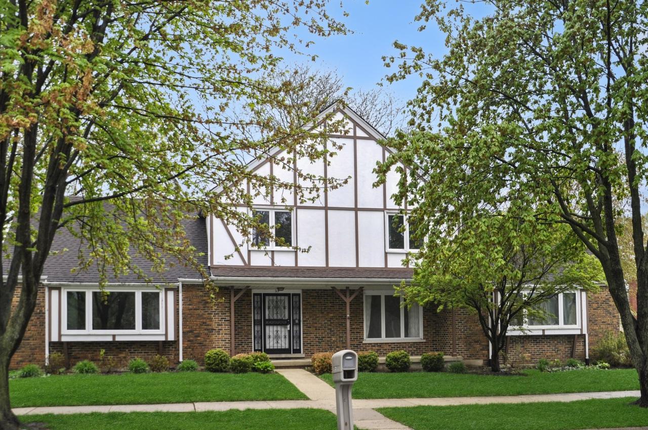 23 Westmoreland Ln., Naperville, IL 60540