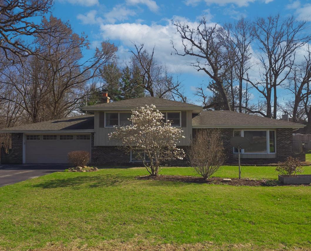 17517 Woodbrook Ln., Lockport, IL 60441