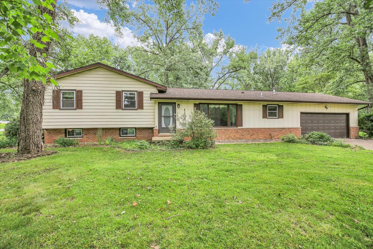 1106 Riverside Ct., Mahomet, IL 61853
