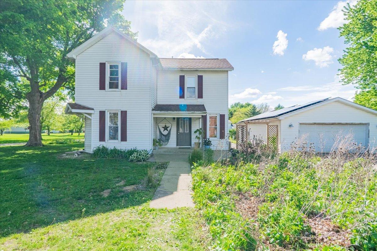 109 S East St., Ellsworth, IL 61737