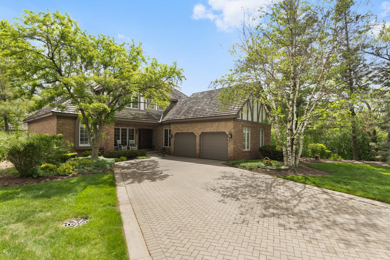 20 Lake Ridge Club Ct., Burr Ridge, IL 60527