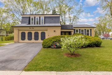 160 Camelot Way, Bolingbrook, IL 60440