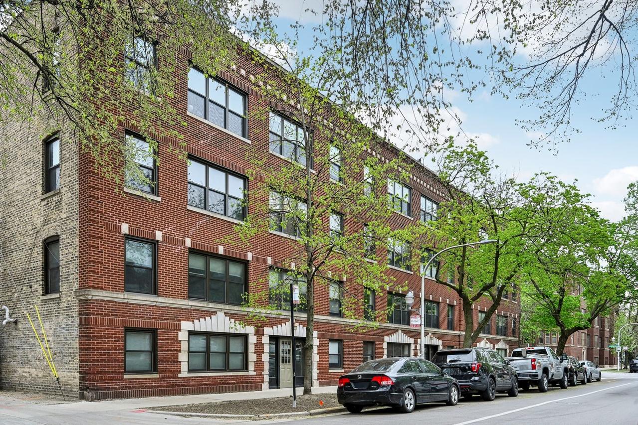 1247 W Roscoe St. #2, Chicago, IL 60657