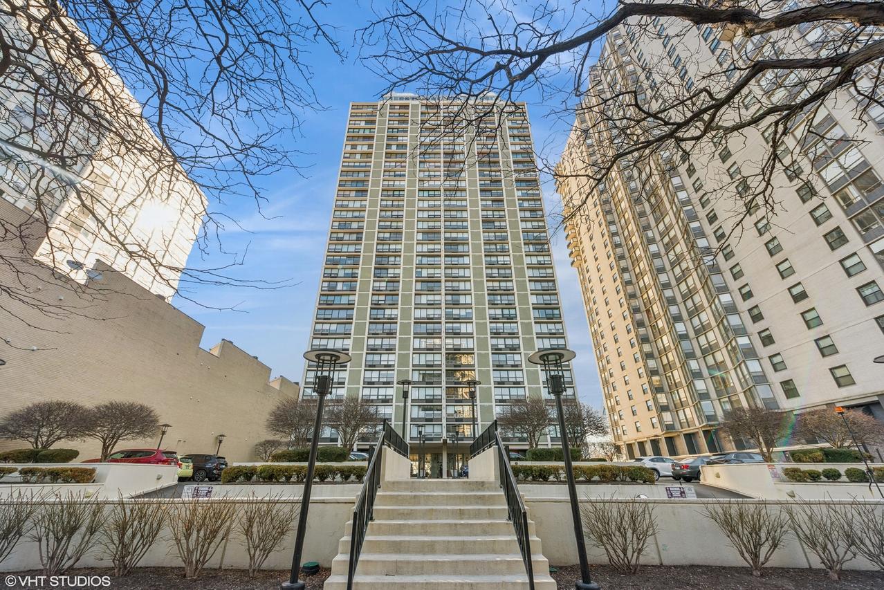 5733 N Sheridan Rd. #29D, Chicago, IL 60660