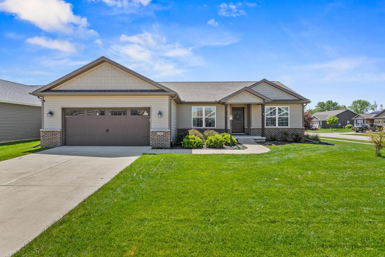 2001 Kinley Dr., Mahomet, IL 61853