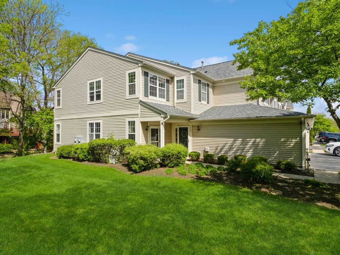 1283 Brookdale Dr., Carpentersville, IL 60110