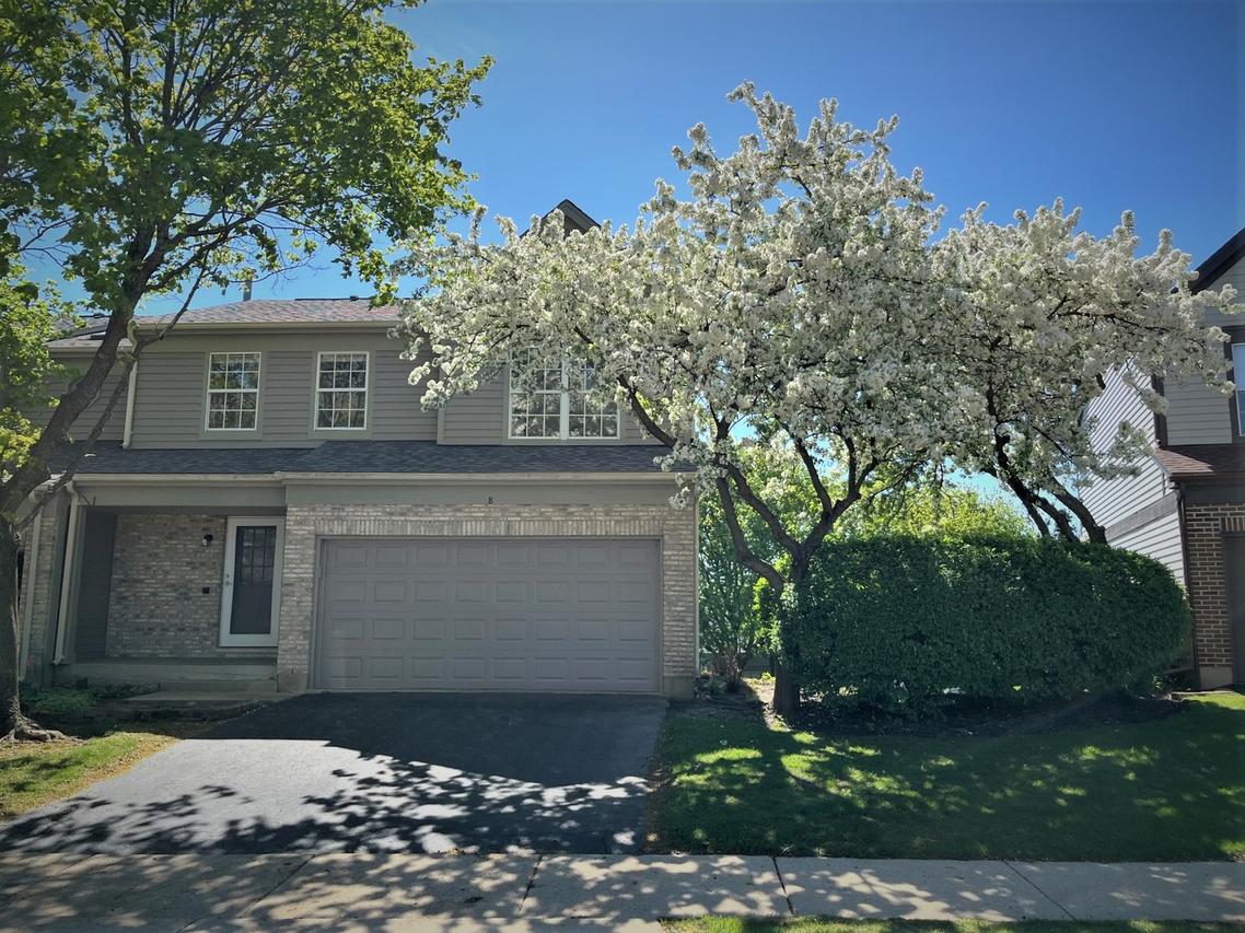 8 Oxford Ct., Algonquin, IL 60102
