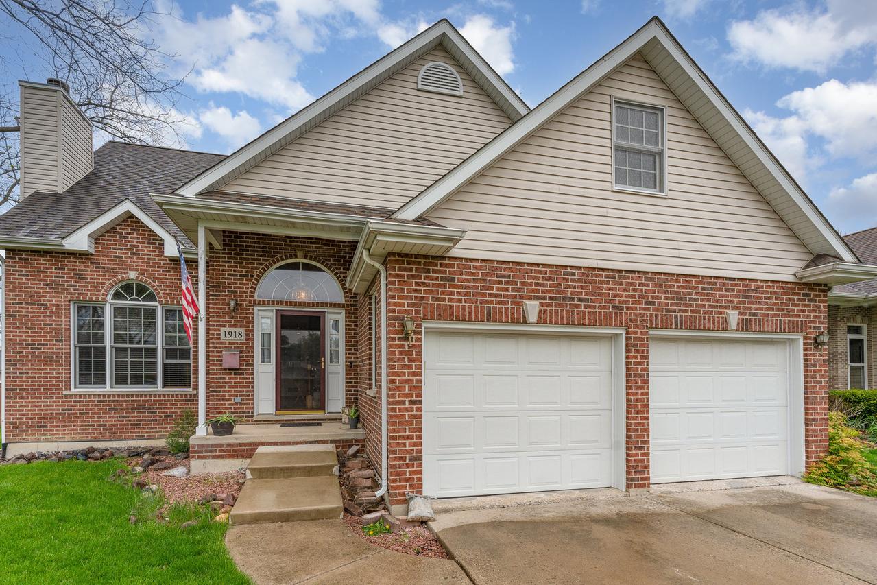 1918 Clement St., Crest Hill, IL 60403