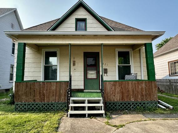 421 W Adams St., Clinton, IL 61727