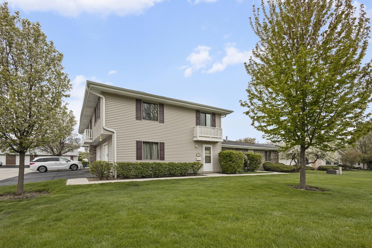 121 Cotuit Ct., Schaumburg, IL 60193