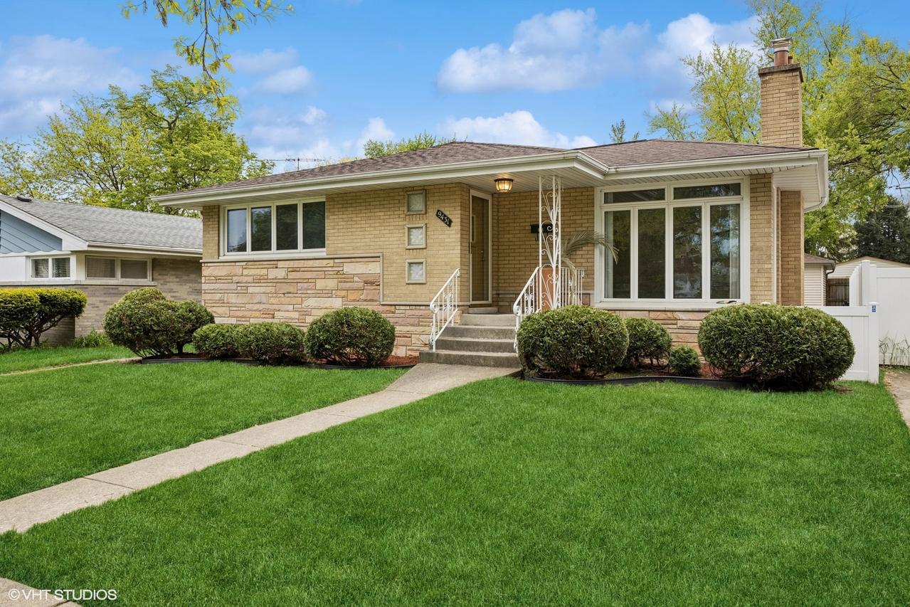 9431 Congress Park Ave., Brookfield, IL 60513