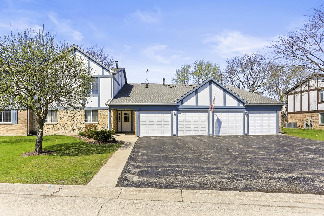 1236 Williamsport Dr. #3, Westmont, IL 60559