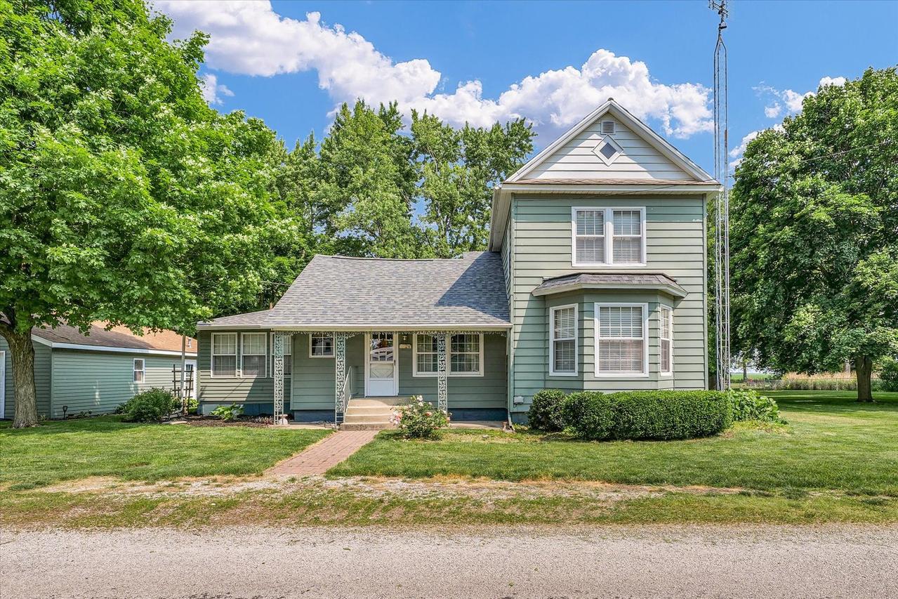 112 W North Front St., Sadorus, IL 61872