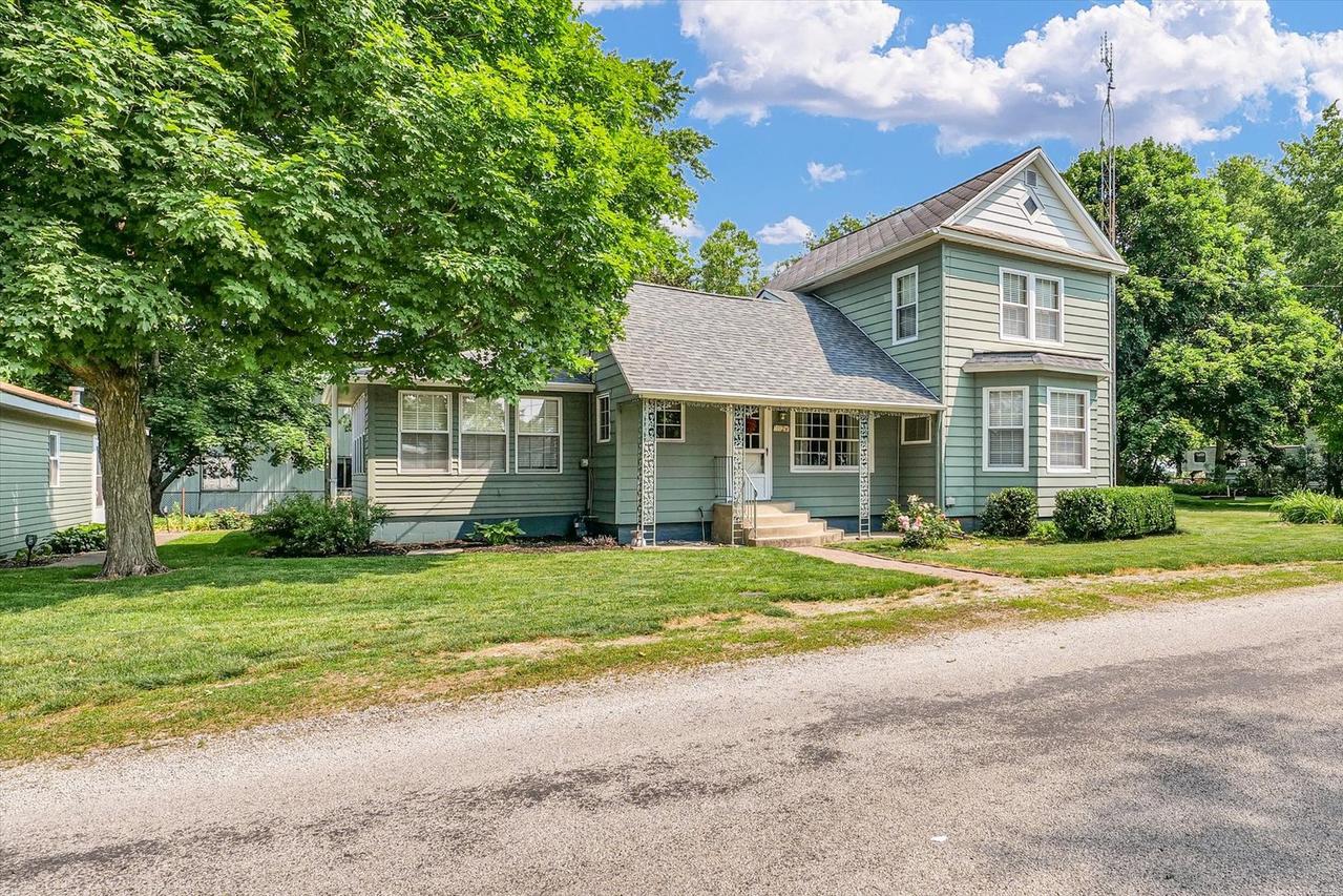 112 W North Front St., Sadorus, IL 61872