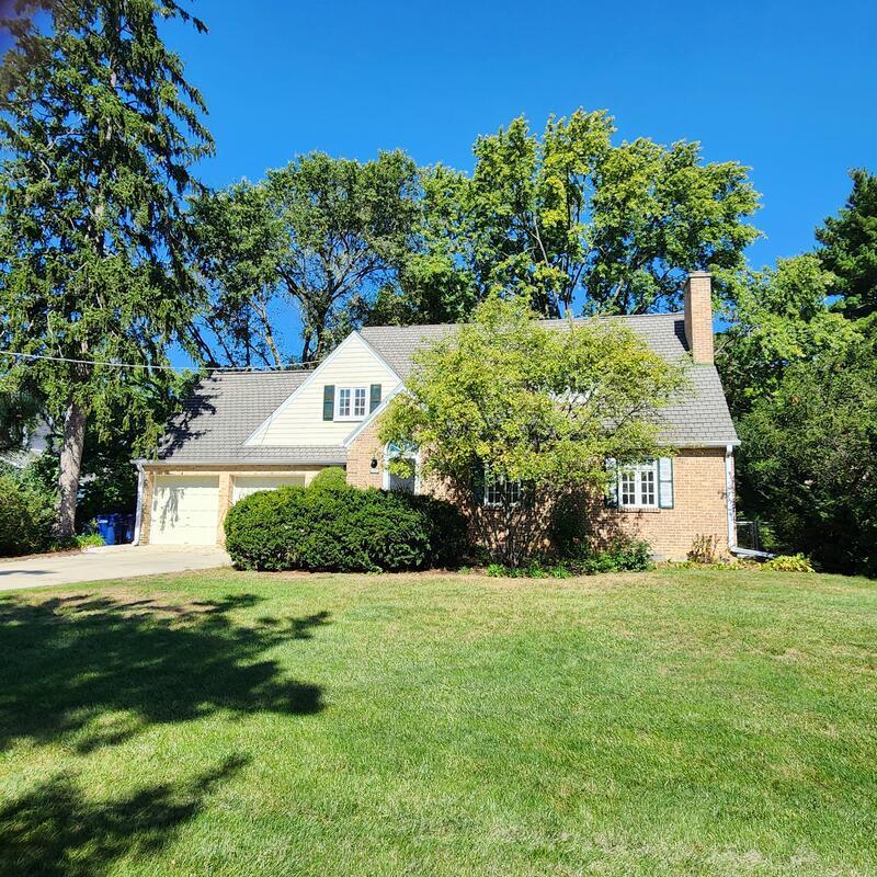 1828 E Lincoln Ave., Des Plaines, IL 60018