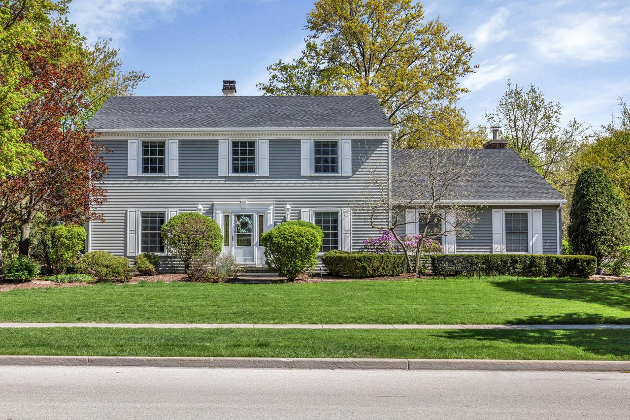1081 Barneswood Dr., Downers Grove, IL 60515