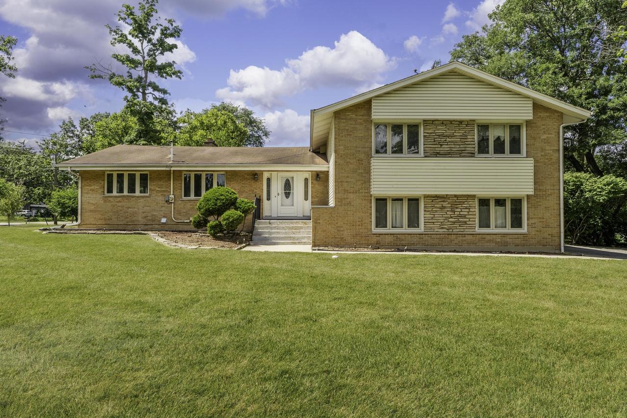 4N300 Briar Ln., Bensenville, IL 60106