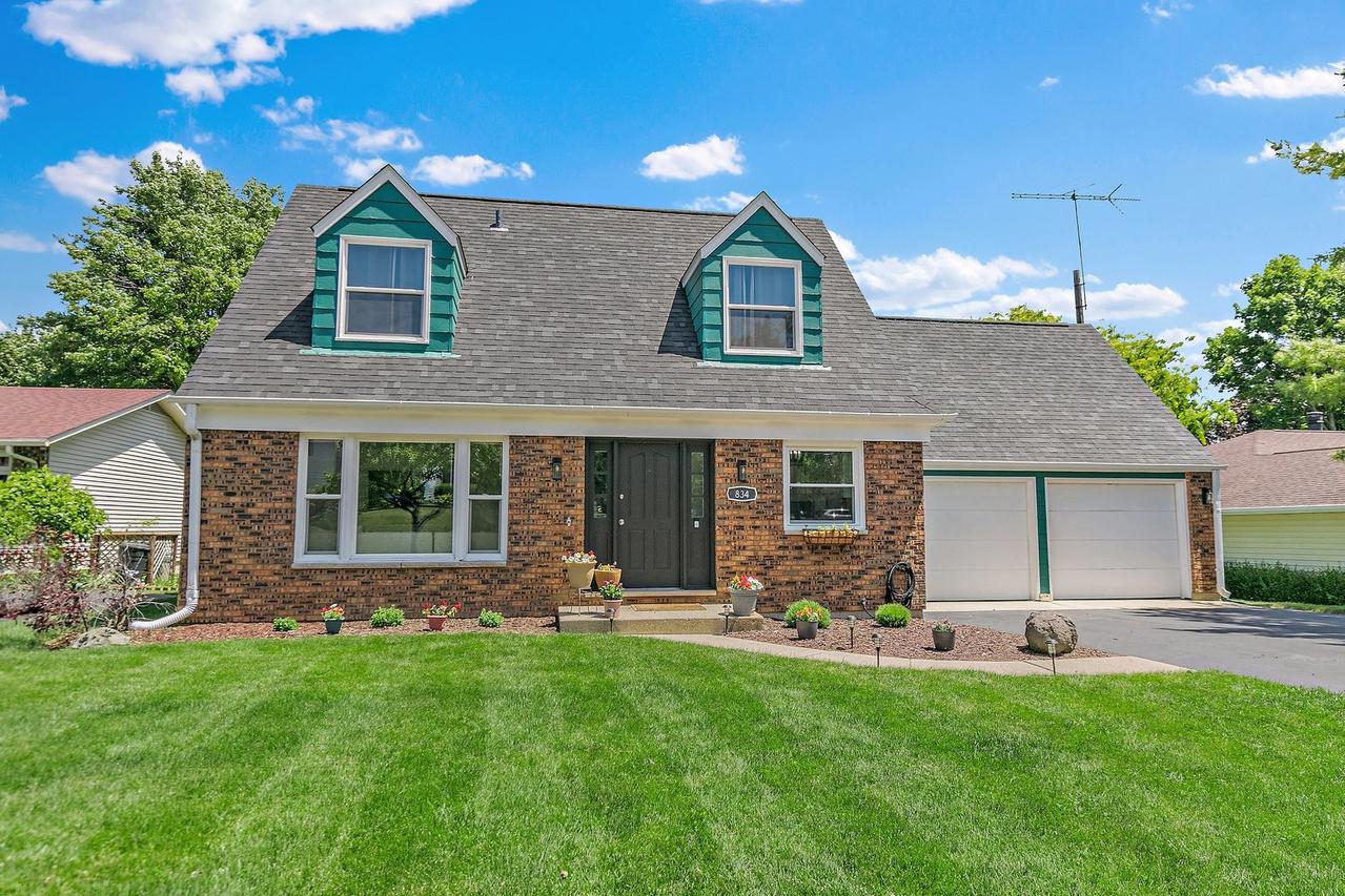 834 Oak St., Woodstock, IL 60098