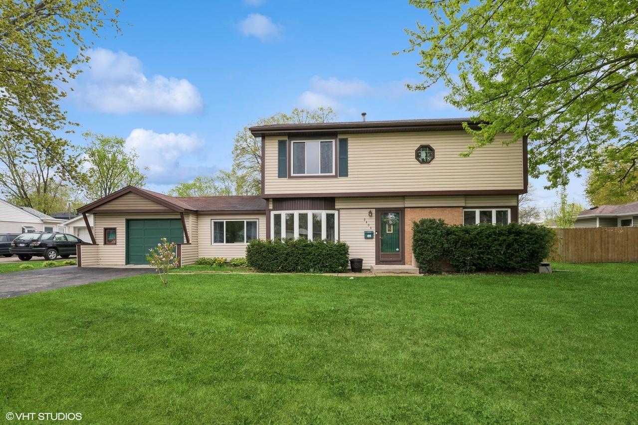 2404 Meadow Dr., Rolling Meadows, IL 60008