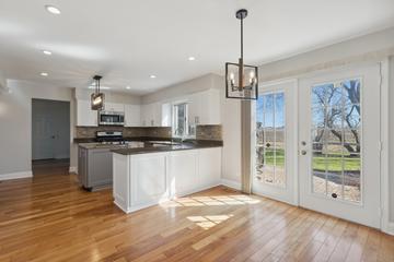 259 Adler Dr., Libertyville, IL 60048