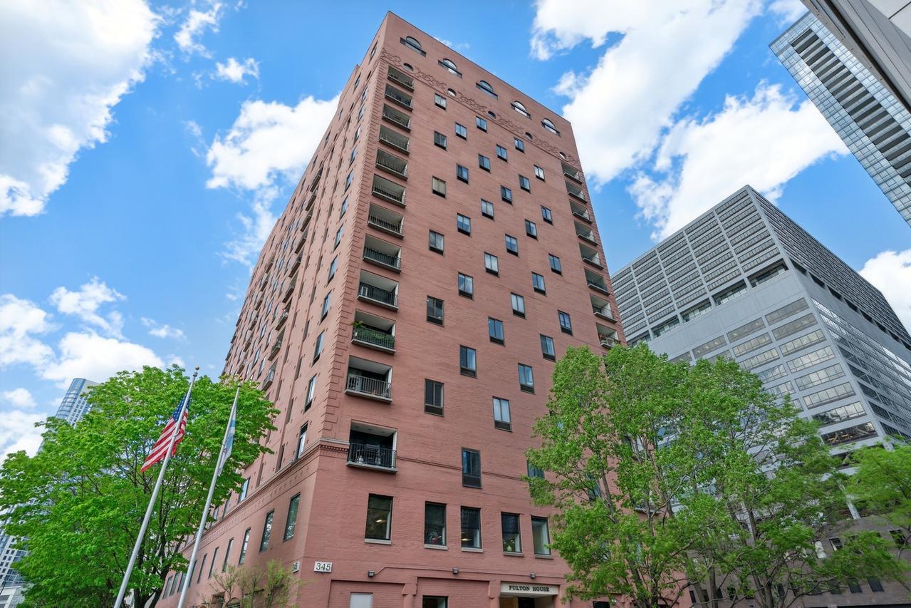 345 N Canal St. #805, Chicago, IL 60606