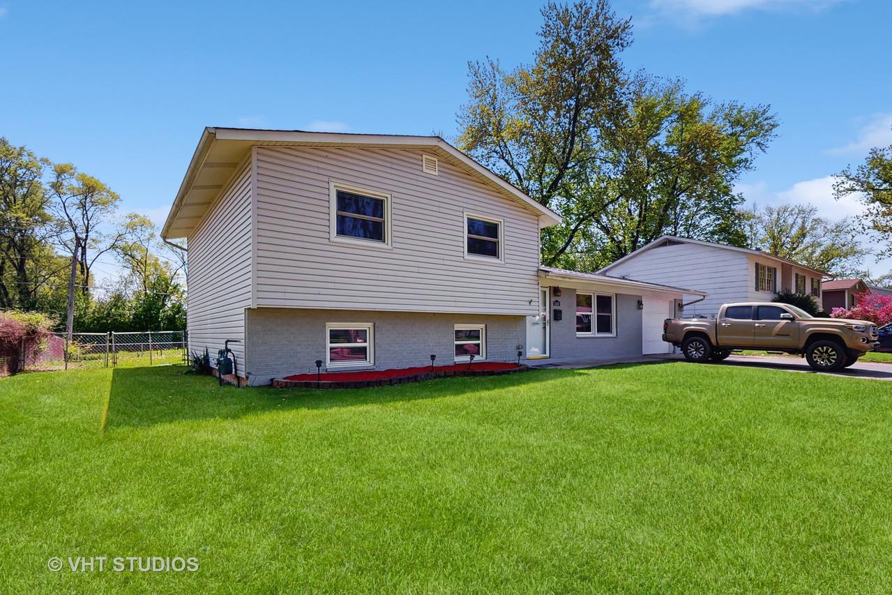 1410 Oakwood Ave., Hanover Park, IL 60133