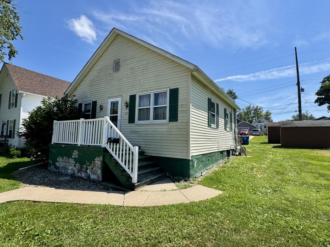 221 E 1st St., Spring Valley, IL 61362