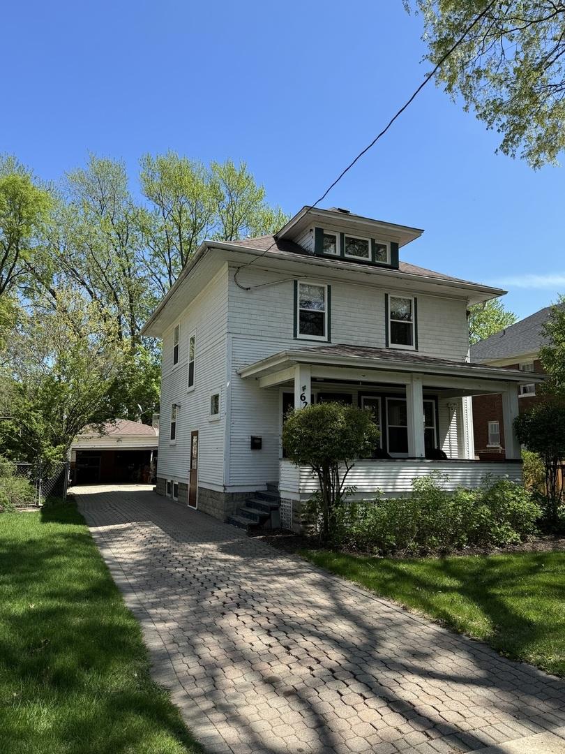 625 Oak Ave., Aurora, IL 60506