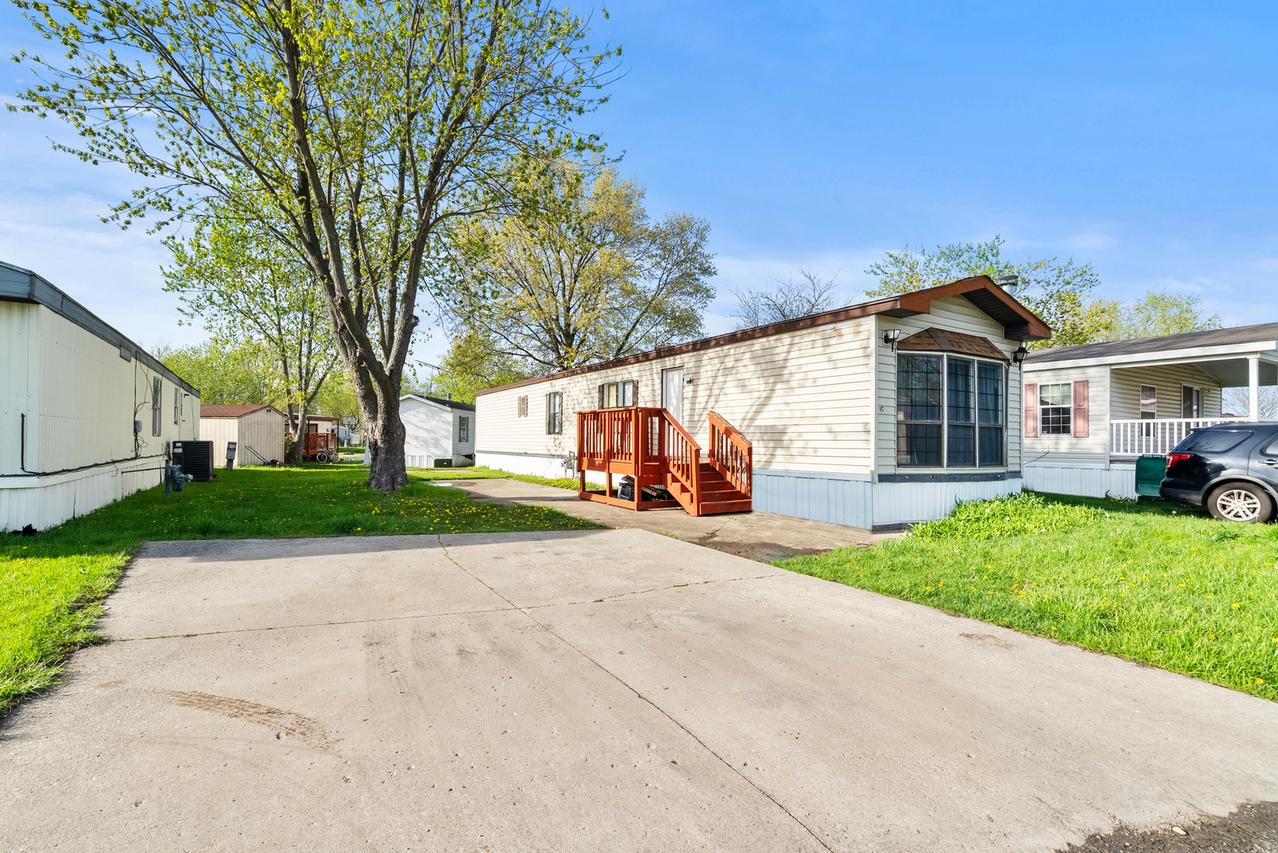 15 Fairmont Dr., Diamond, IL 60416