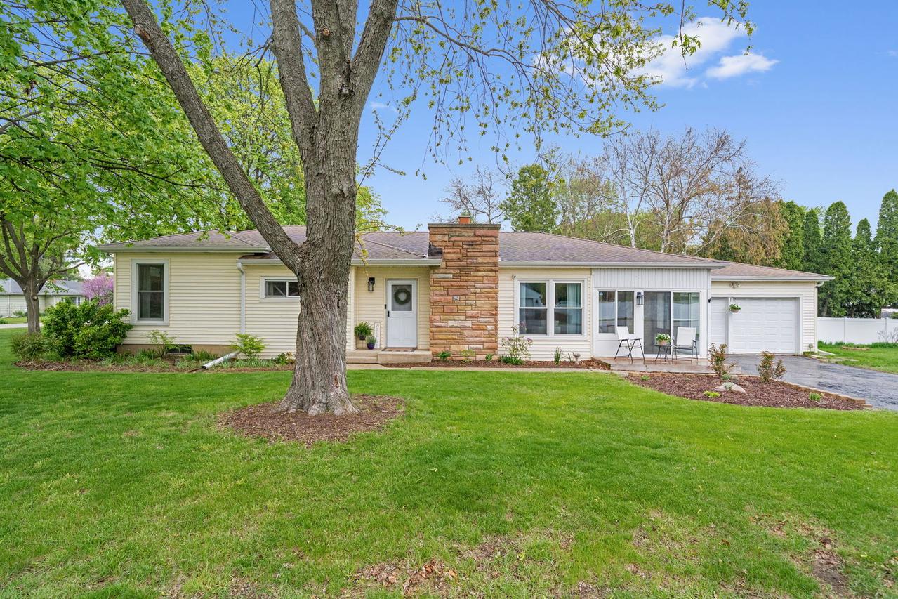 27W340 Washington Ave., Winfield, IL 60190