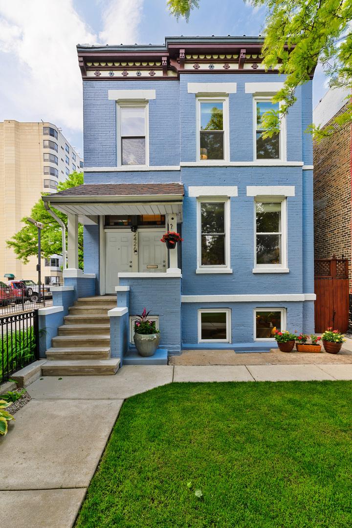 2426 W Mclean Ave., Chicago, IL 60647