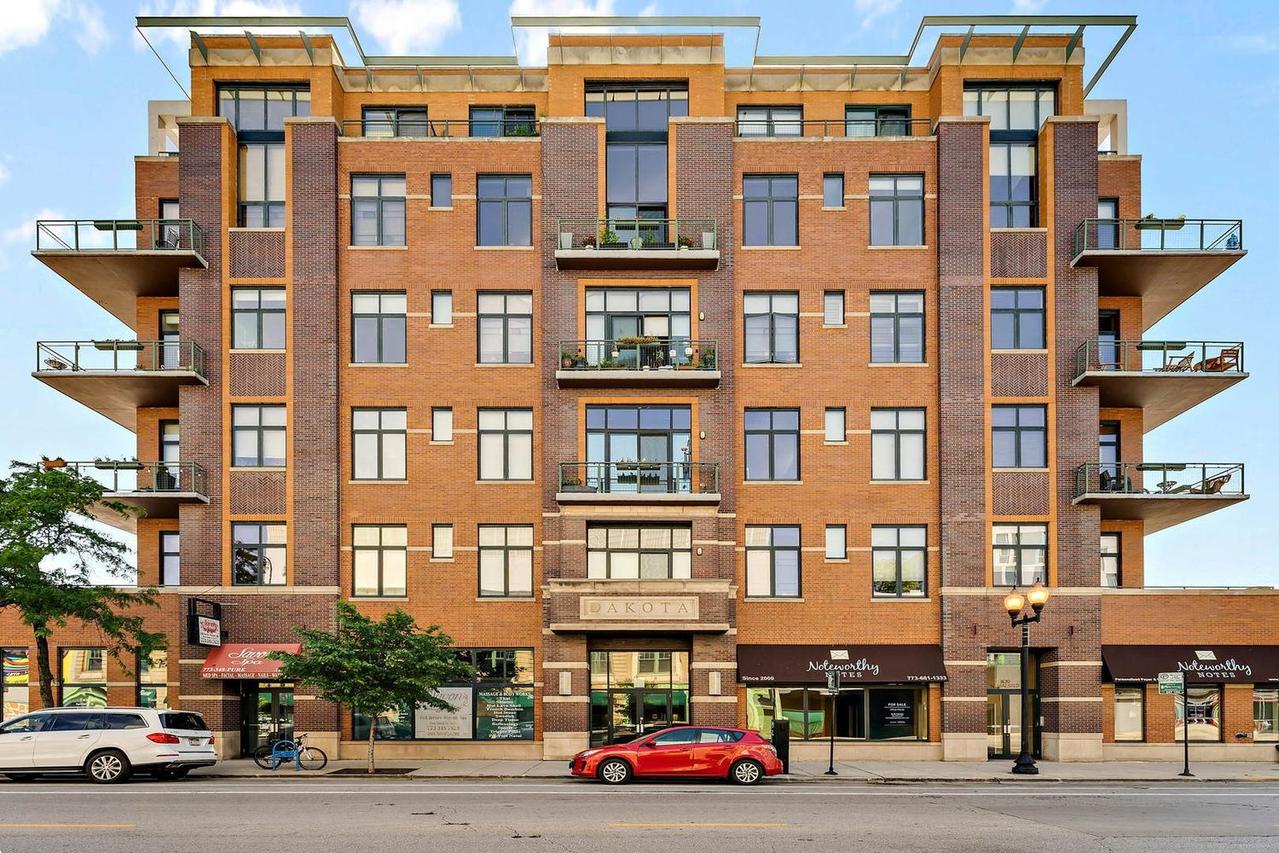 3631 N Halsted St. #501, Chicago, IL 60613