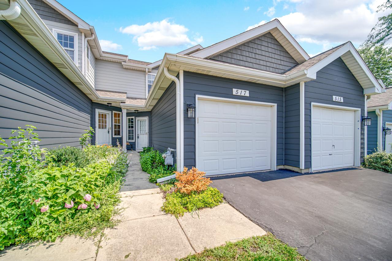 517 Woodcrest Dr., Mundelein, IL 60060