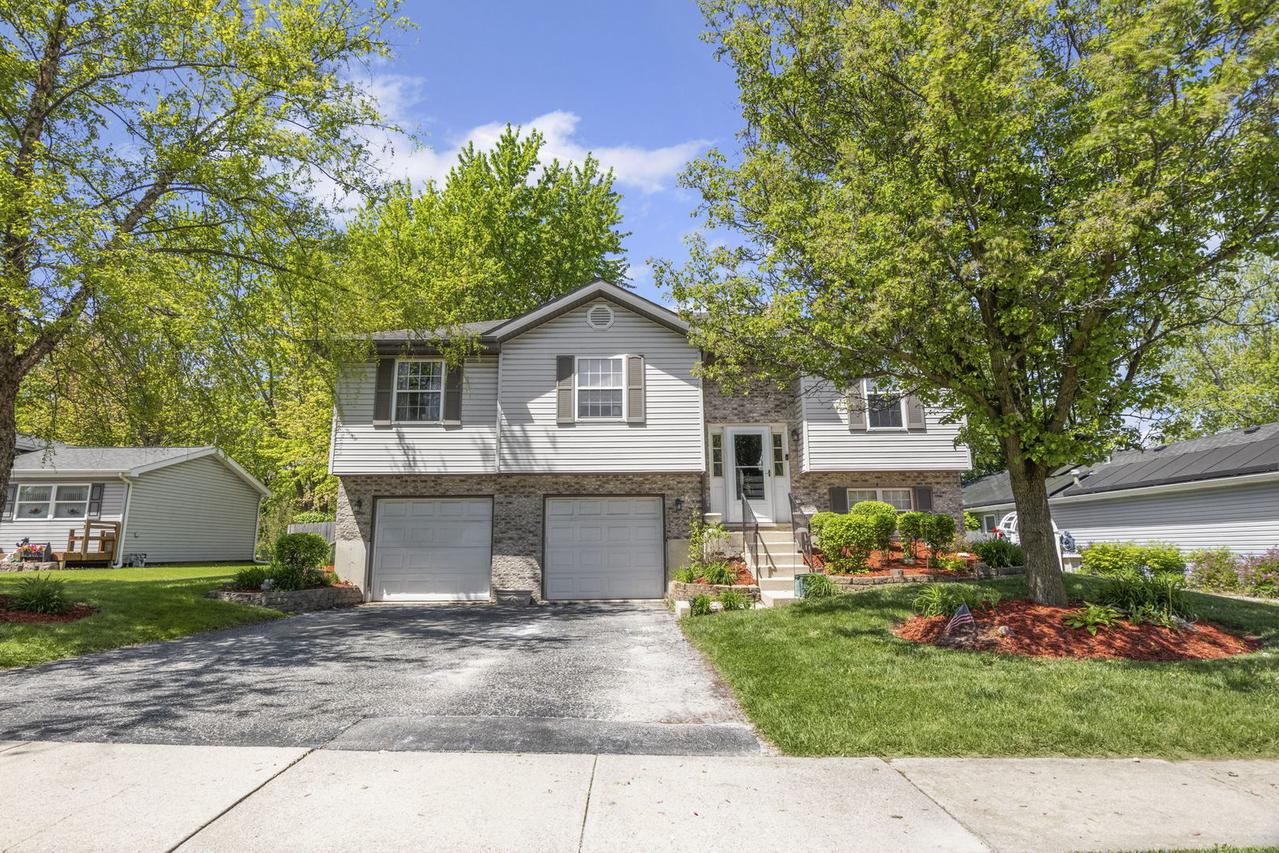 895 Meadowbrook Rd., Elwood, IL 60421