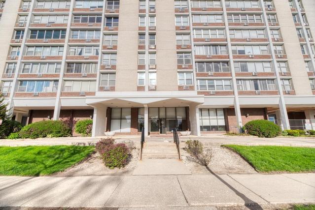 33 N Main St. #11C, Lombard, IL 60148